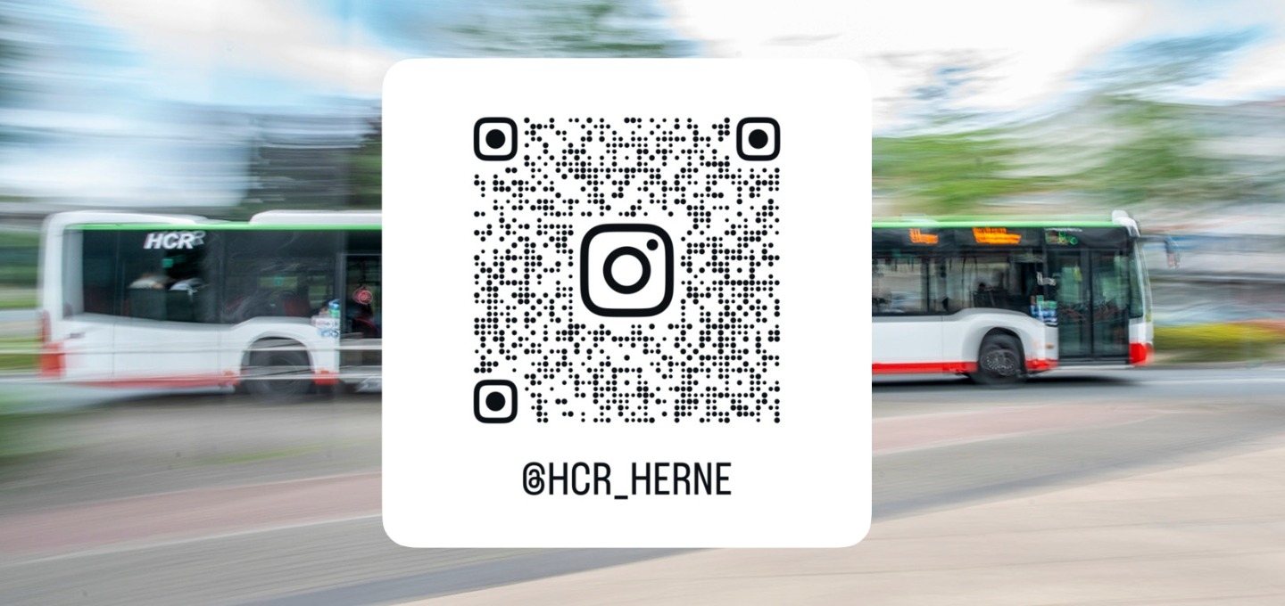 Instagram HCR QR-Code, im Hintergrund ein Gelenkbus